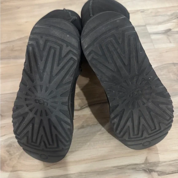 UGG Women's Black Winter Boots - Picture 3 of 5